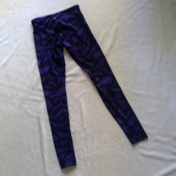 Lululemon's Wunder Up Pant III IN Warp Super Purple & Black Workout Leggings - Picture 6 of 8